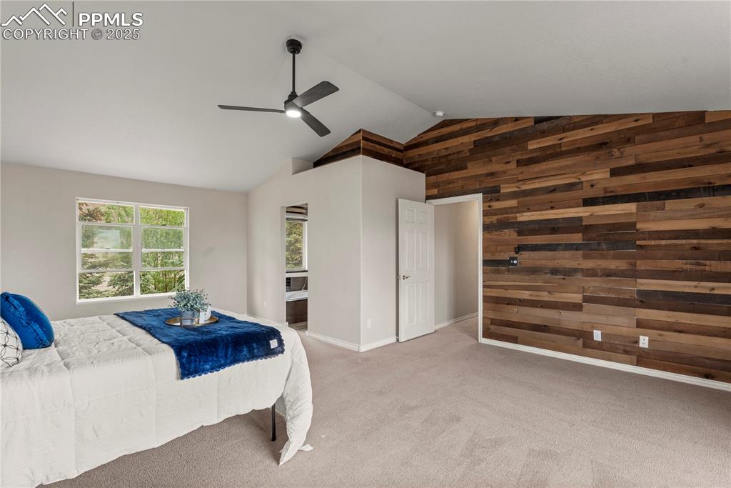 Image 8 of 33: Bedroom