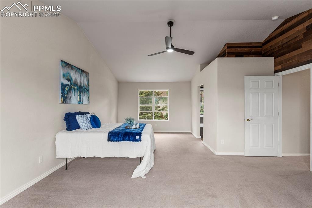 Image 9 of 33: Bedroom