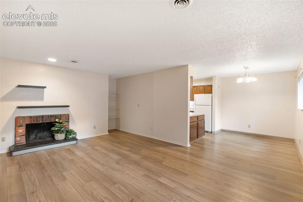 Image 17 of 40: Living Room