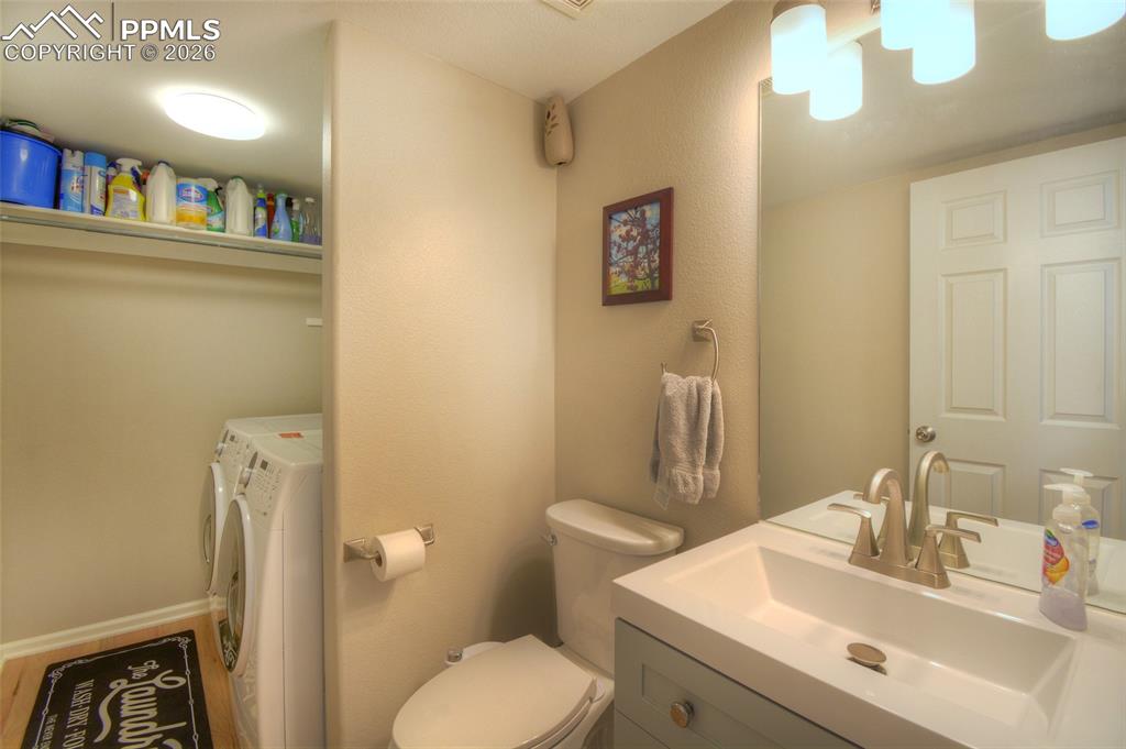 Image 15 of 34: Bathroom