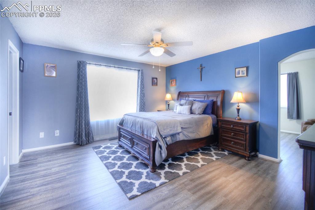 Image 16 of 34: Bedroom