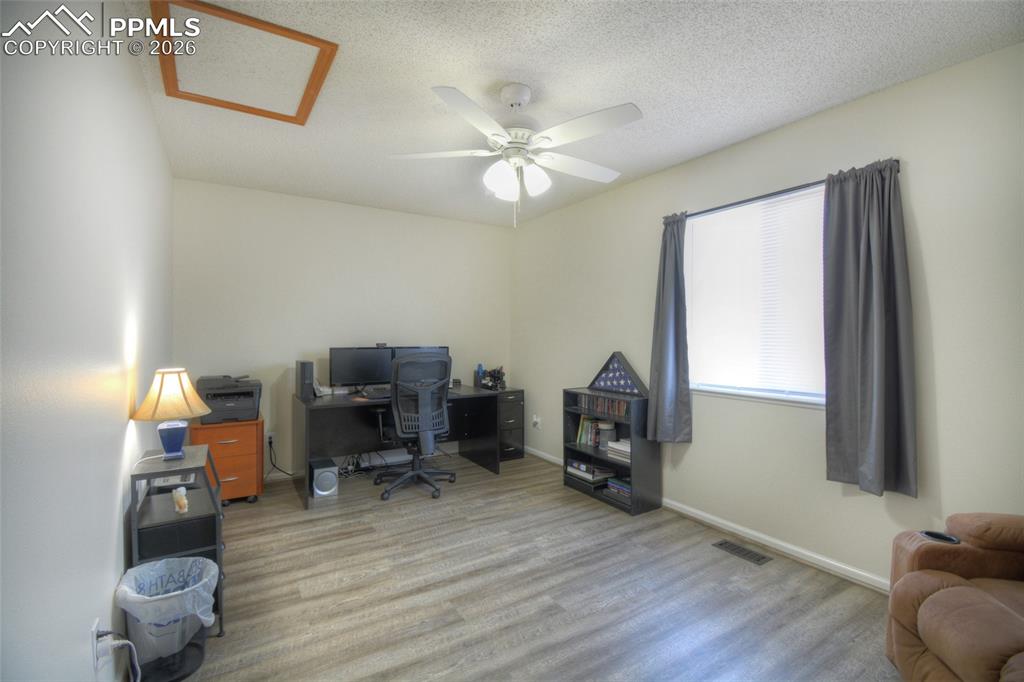 Image 17 of 34: Office