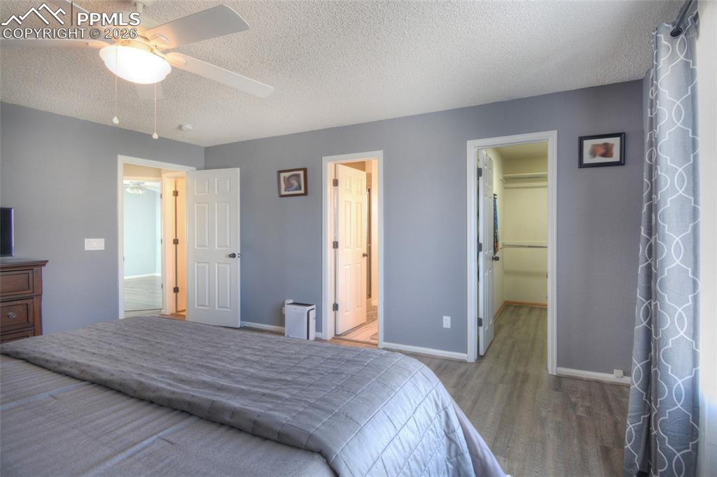 Image 19 of 34: Bedroom