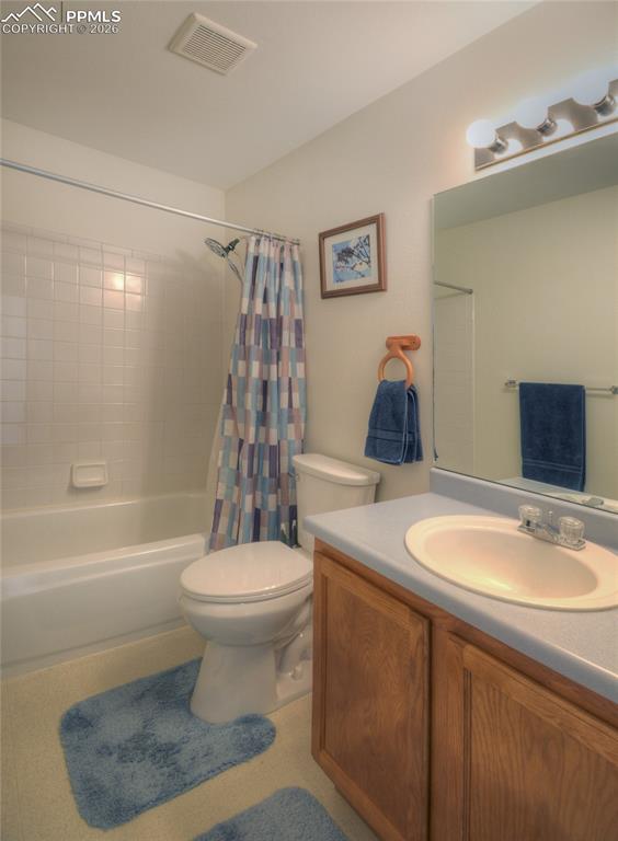 Image 23 of 34: Bathroom