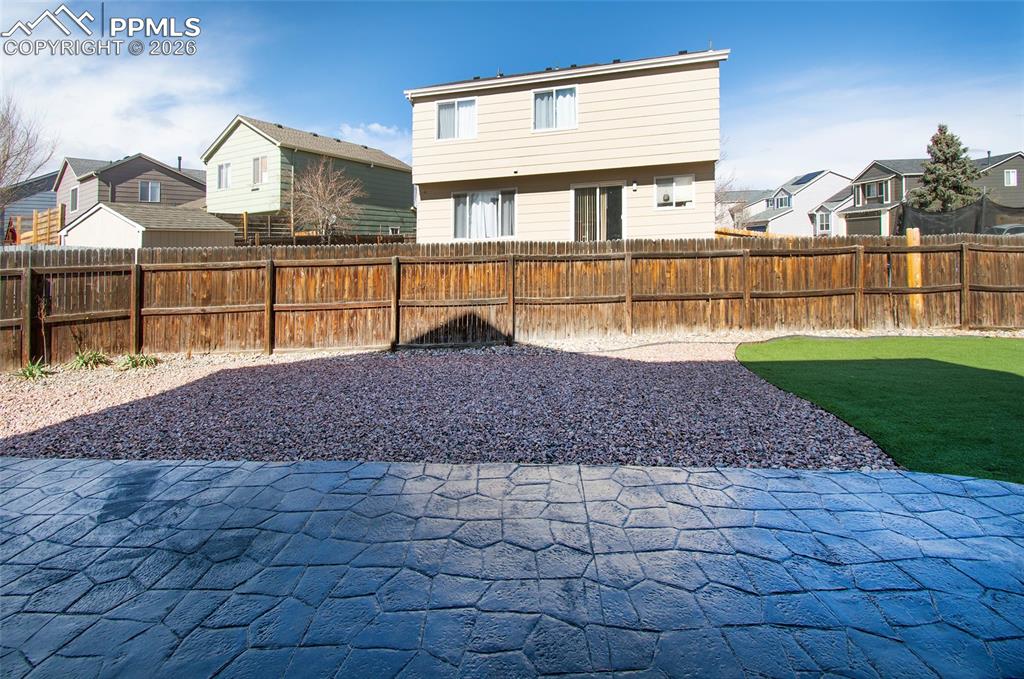 Image 34 of 34: Yard