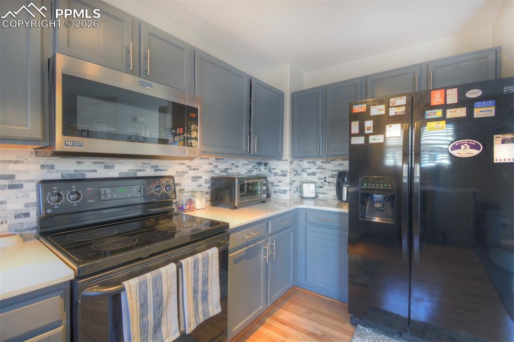 Image 8 of 34: Kitchen