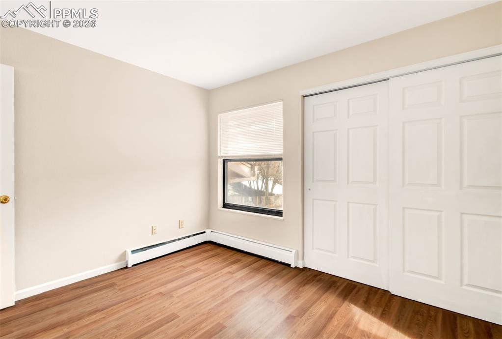 Image 14 of 24: Bedroom