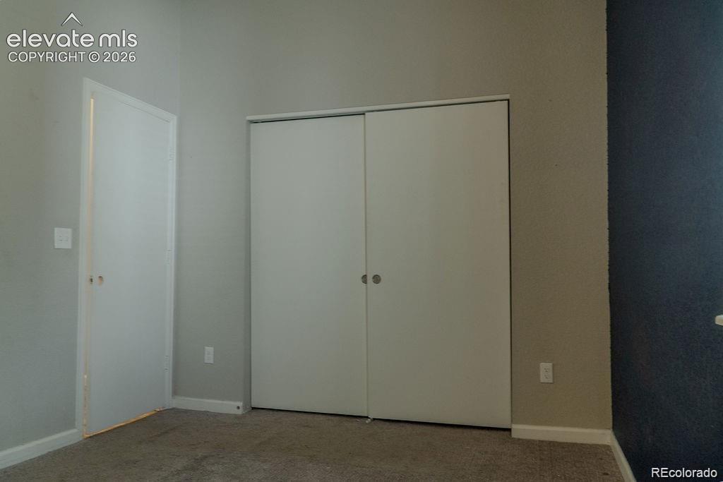 Image 19 of 27: Bedroom