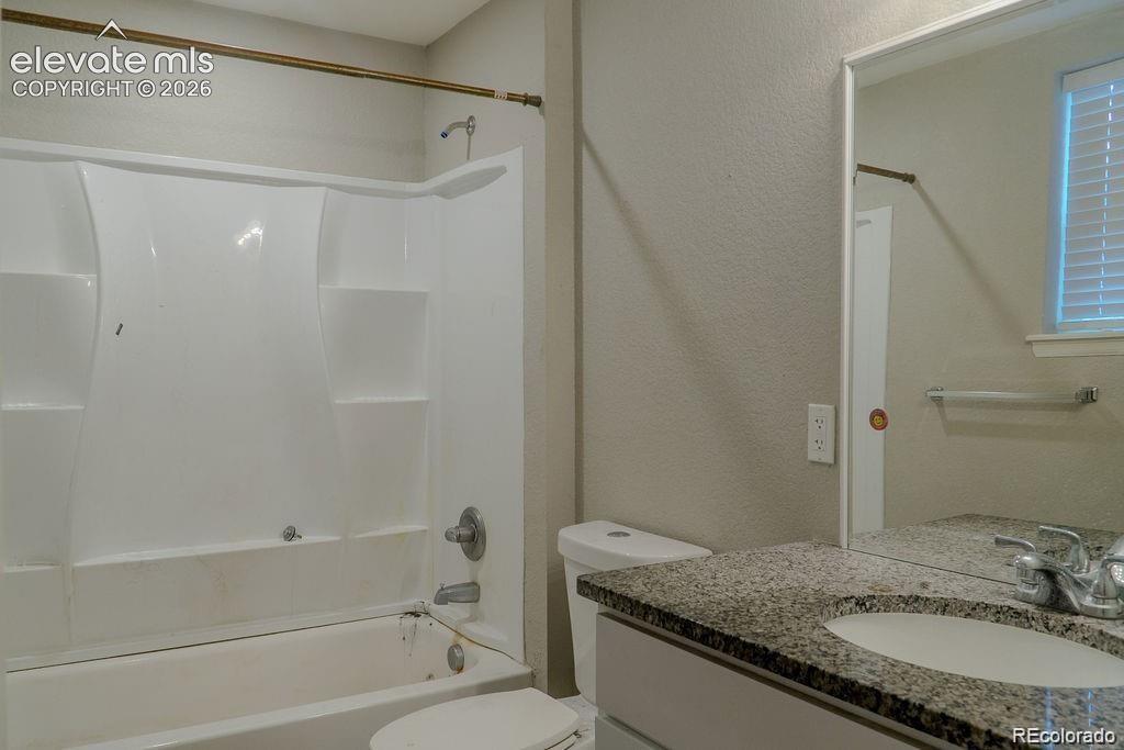Image 20 of 27: Bathroom