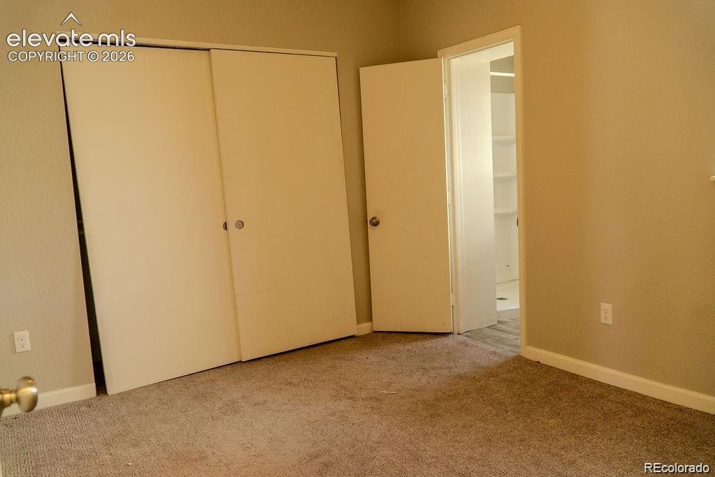 Image 24 of 27: Bedroom