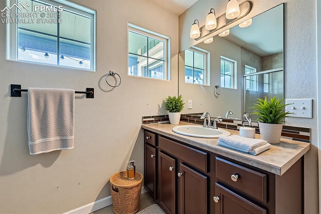 Image 21 of 31: Virtually Staged