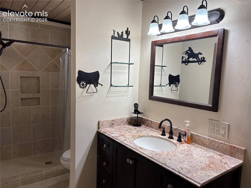 Image 21 of 25: Bathroom