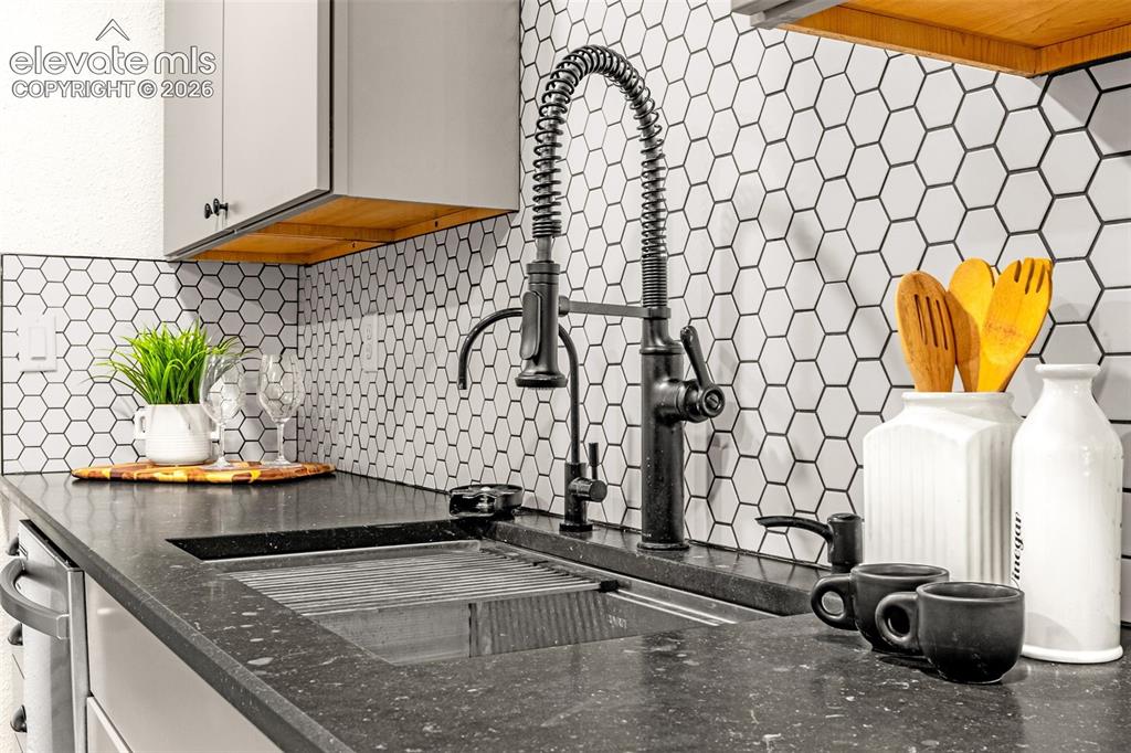 Image 10 of 39: Kitchen
