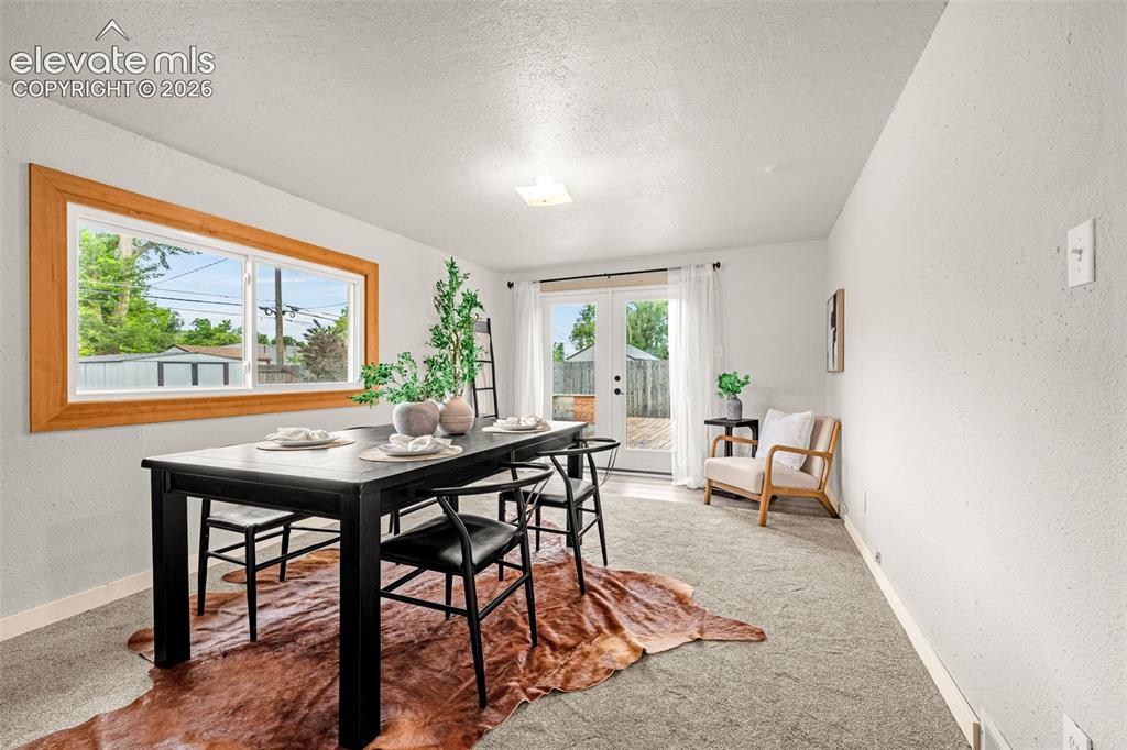 Image 17 of 39: Dining Area