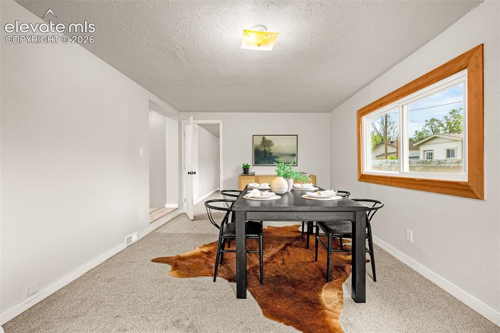 Image 18 of 39: Dining Area