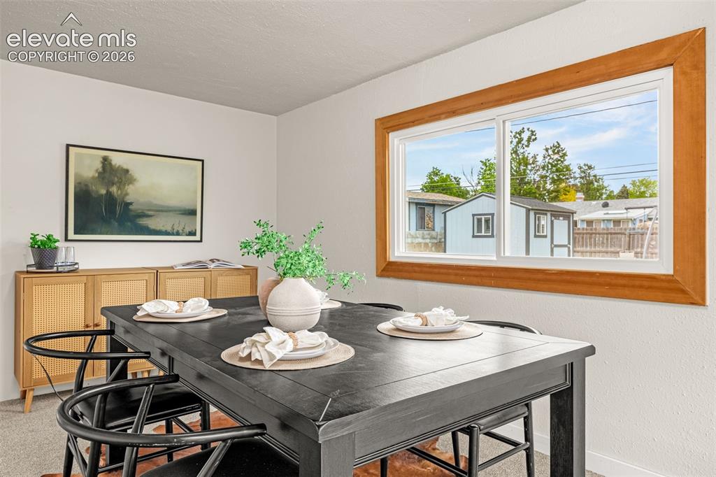 Image 19 of 39: Dining Area