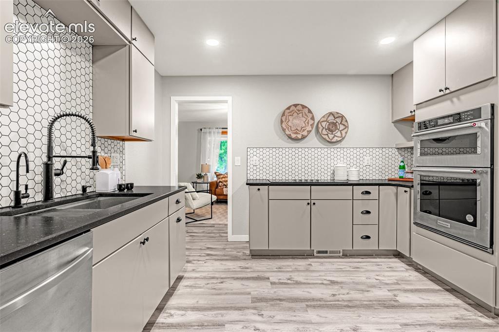 Image 6 of 39: Kitchen