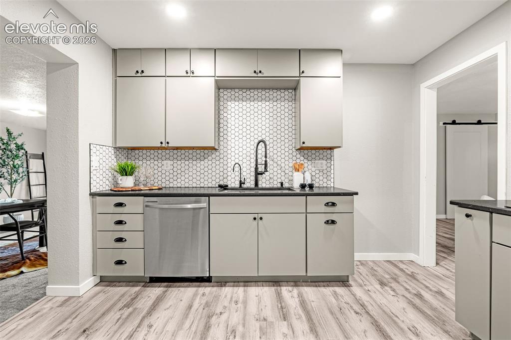 Image 7 of 39: Kitchen