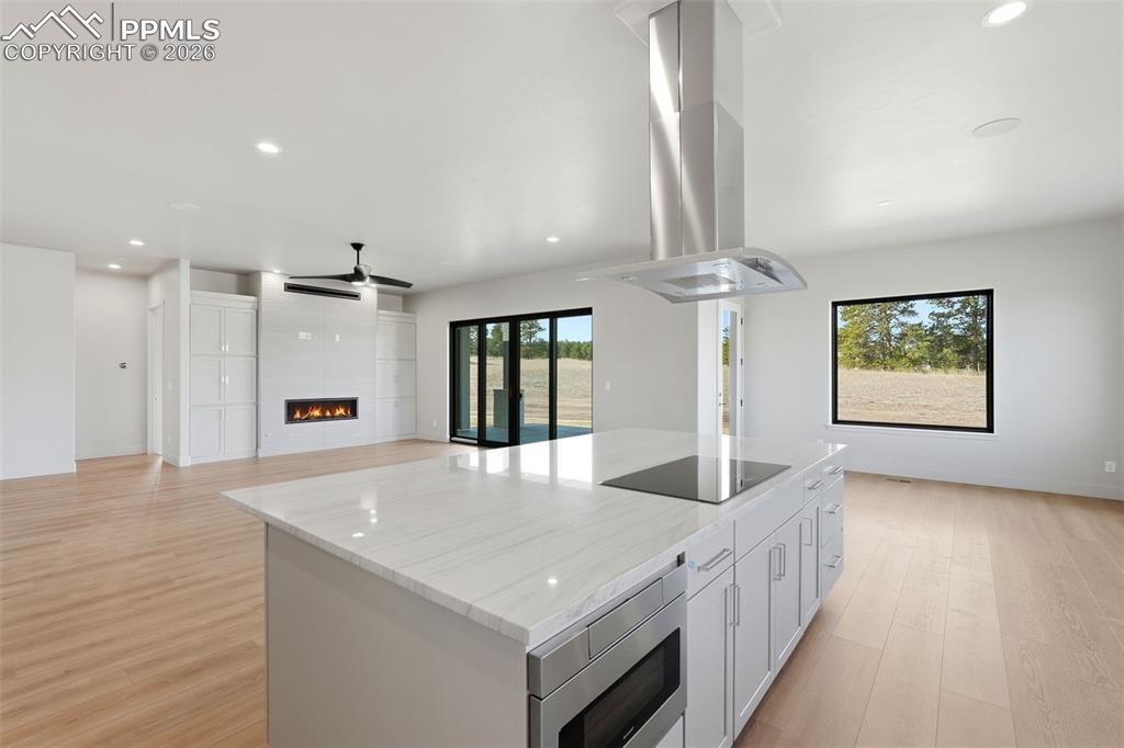 Image 11 of 50: Kitchen