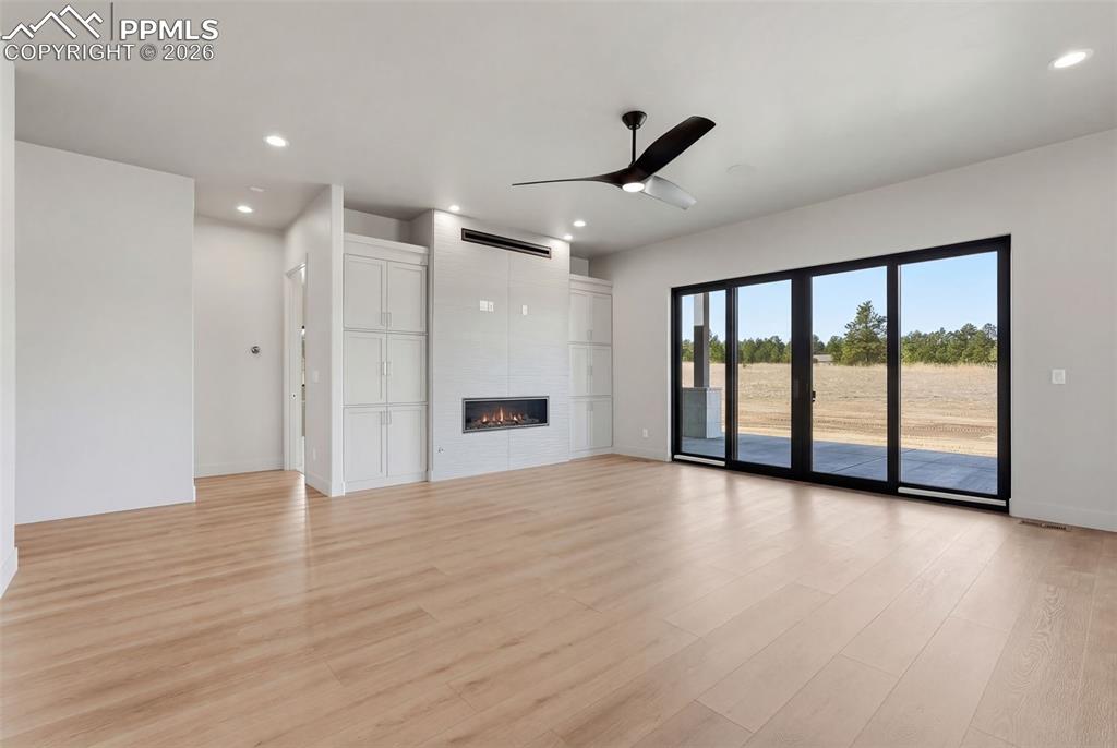 Image 17 of 50: Living Room