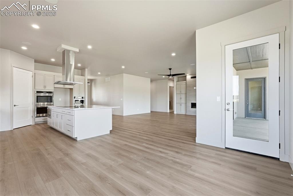 Image 23 of 50: Kitchen