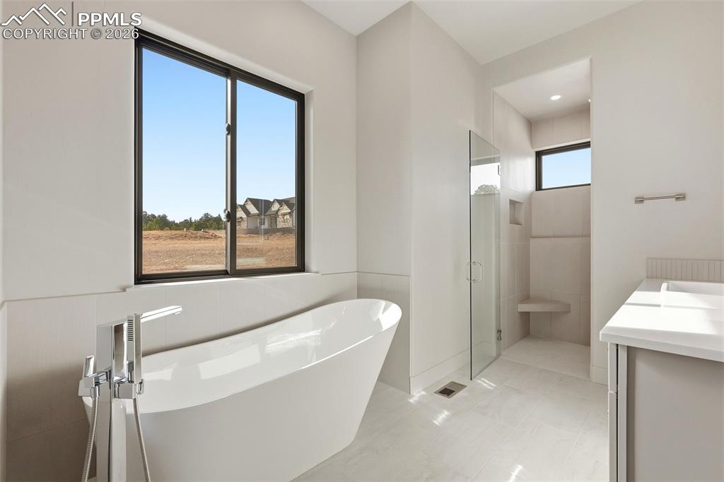 Image 28 of 50: Bathroom