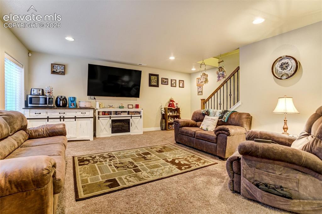 Image 29 of 42: Family Room