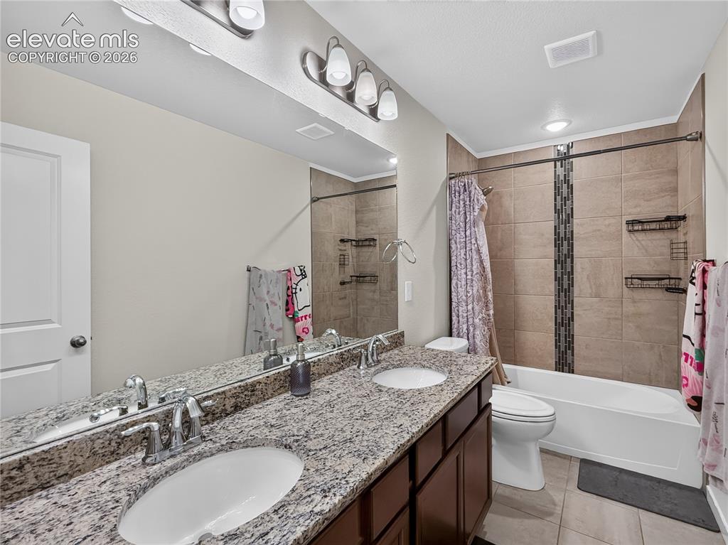 Image 15 of 39: Bathroom