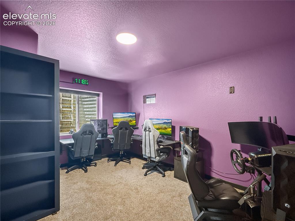 Image 34 of 39: Office