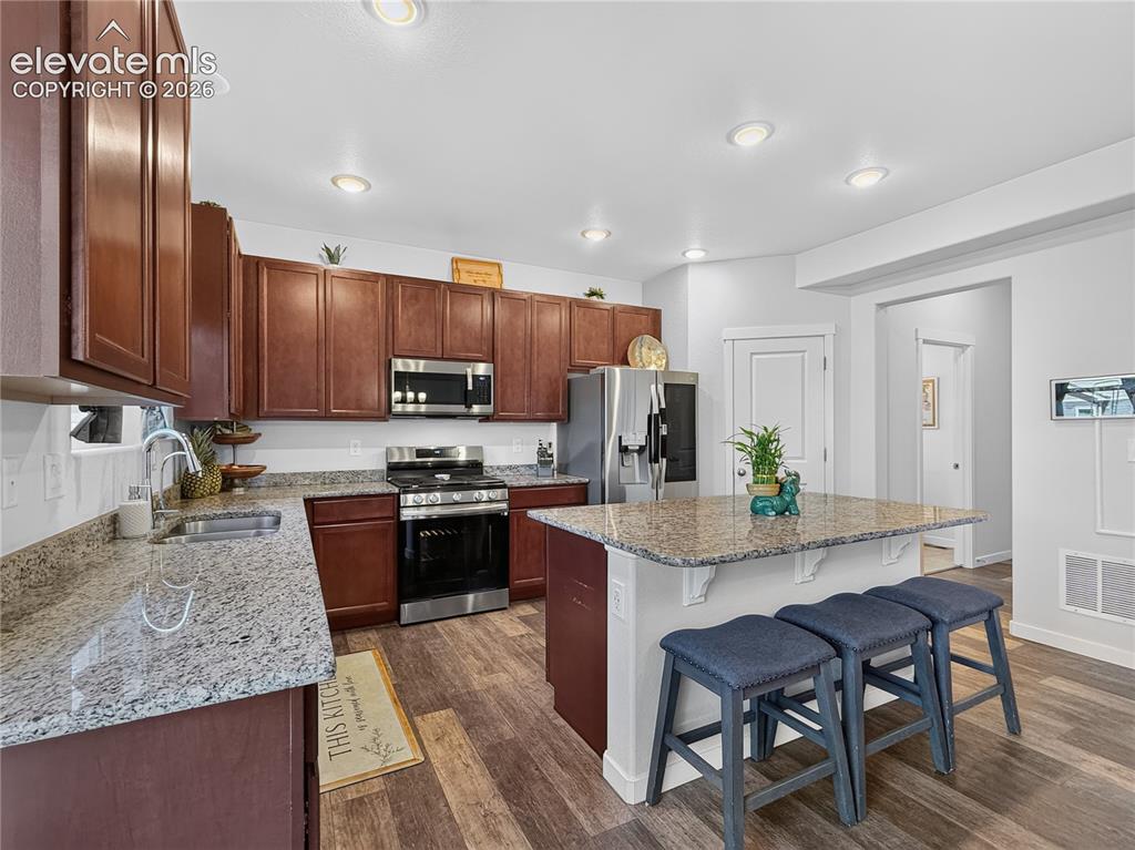 Image 7 of 39: Kitchen