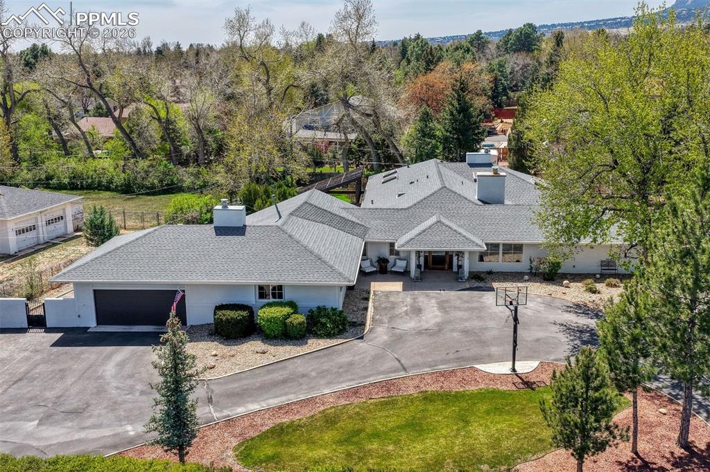 Caption: Welcome to 11 Polo Dr.