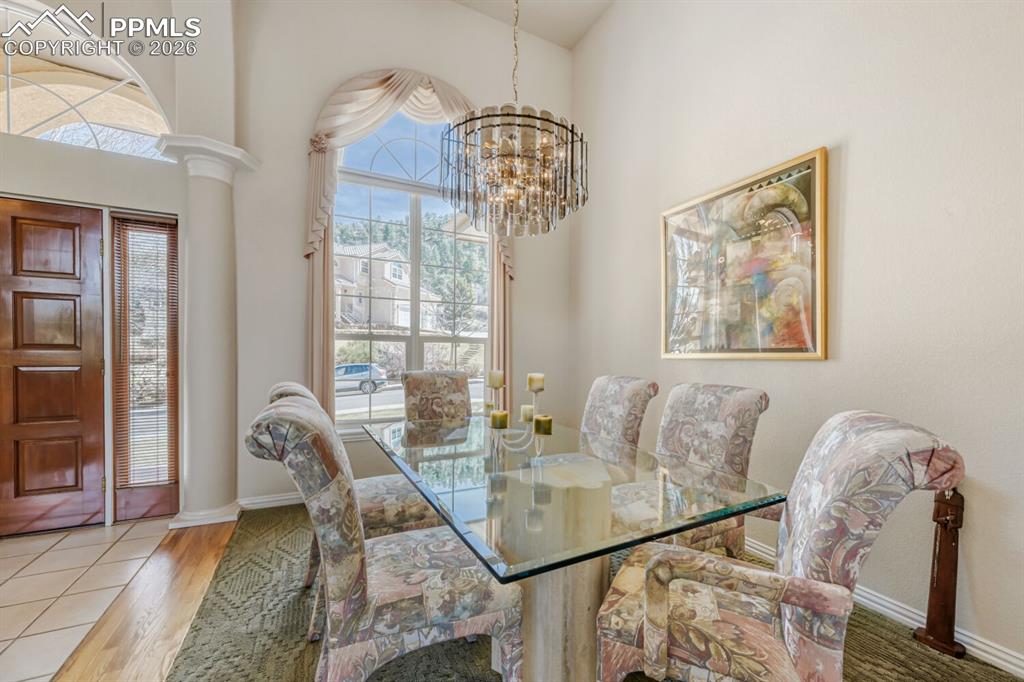 Image 11 of 48: Dining Room