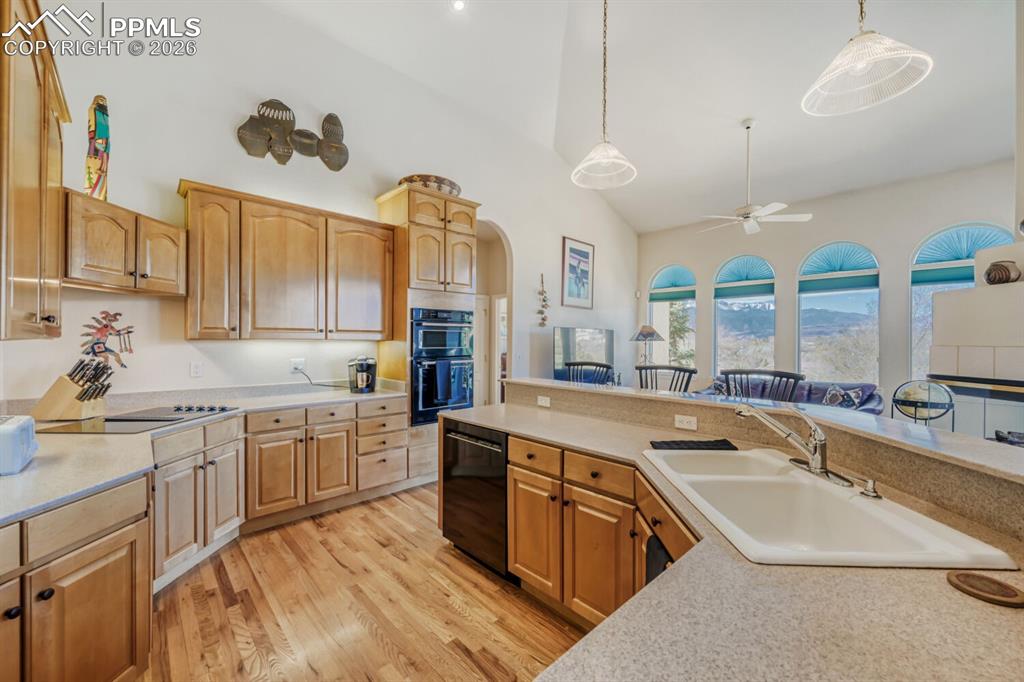 Image 14 of 48: Kitchen