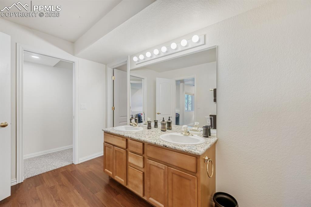 Image 31 of 48: Bathroom