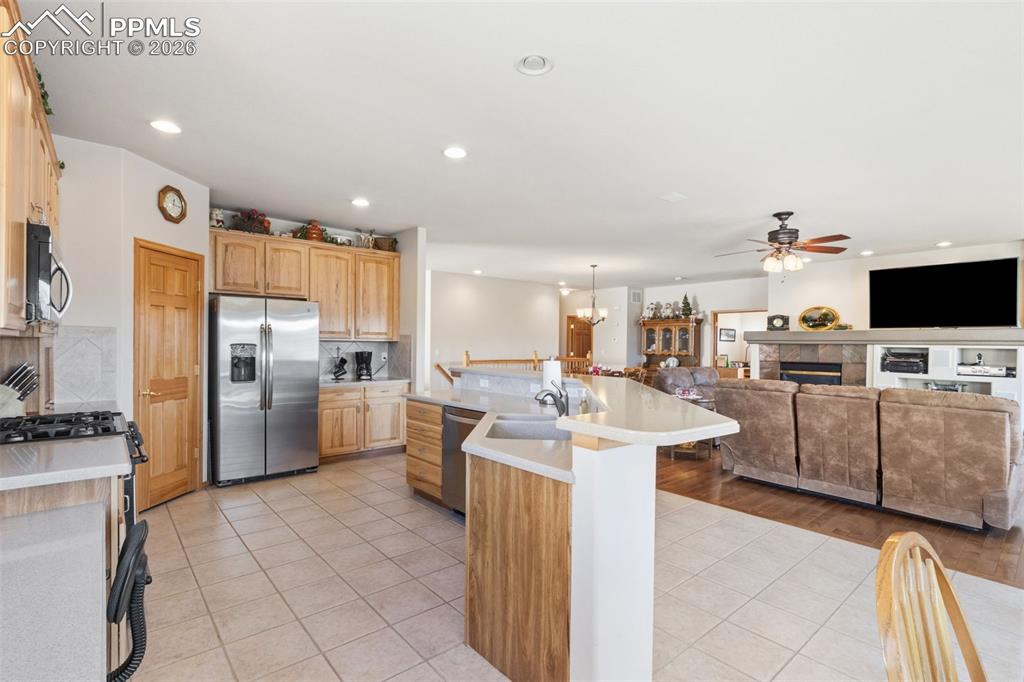 Image 11 of 50: Kitchen