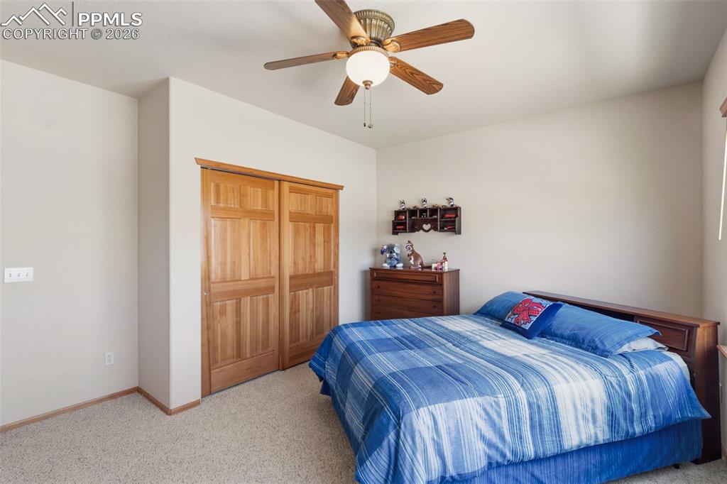 Image 25 of 50: Bedroom