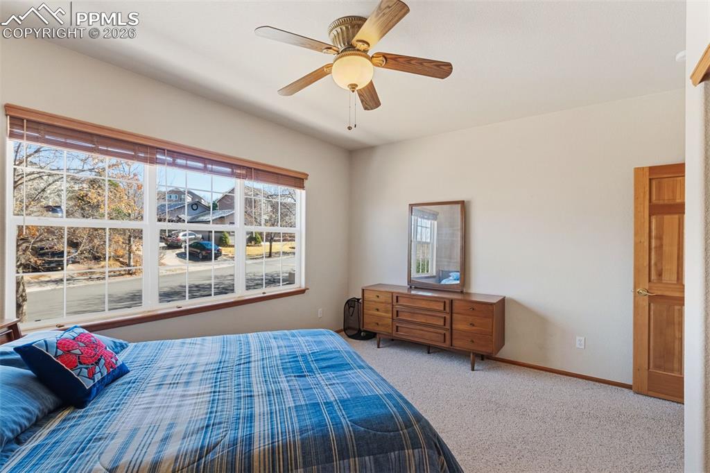 Image 26 of 50: Bedroom