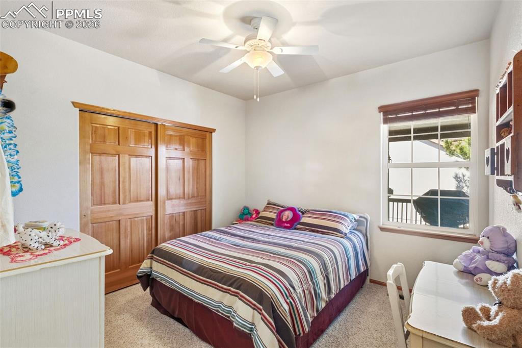 Image 28 of 50: Bedroom