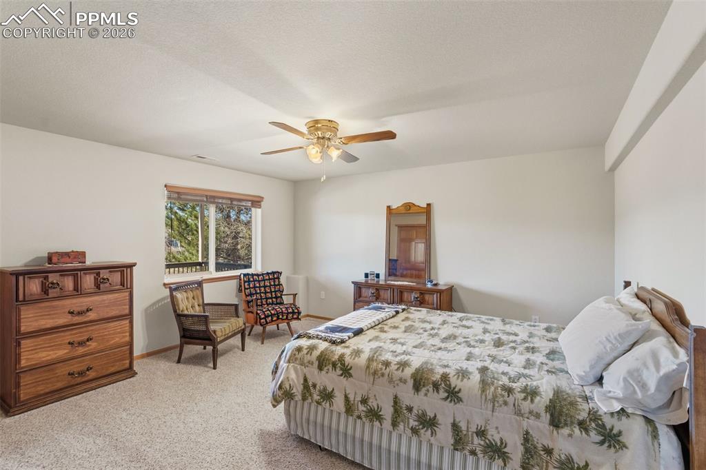 Image 29 of 50: Bedroom