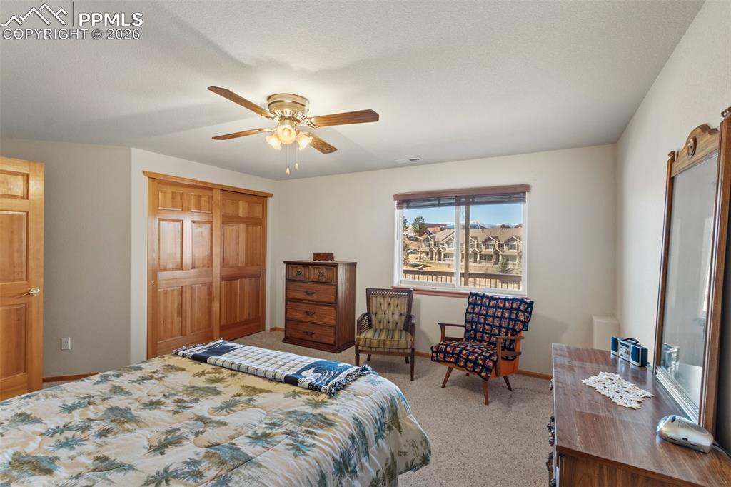 Image 30 of 50: Bedroom