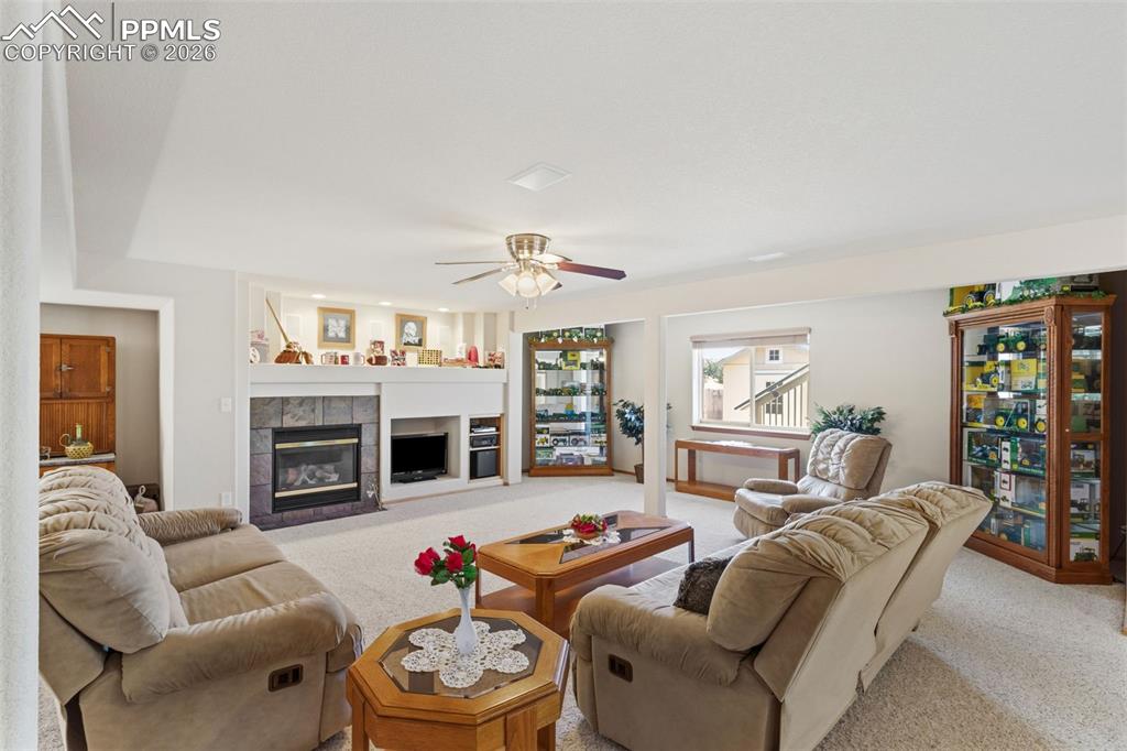 Image 36 of 50: Family Room