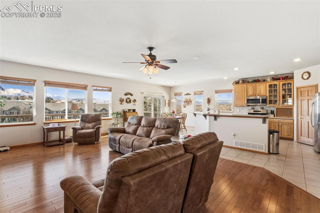 Image 9 of 50: Living Room