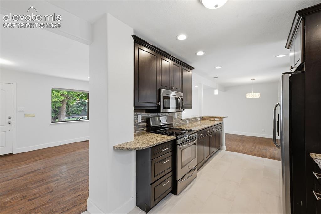 Image 8 of 50: Kitchen