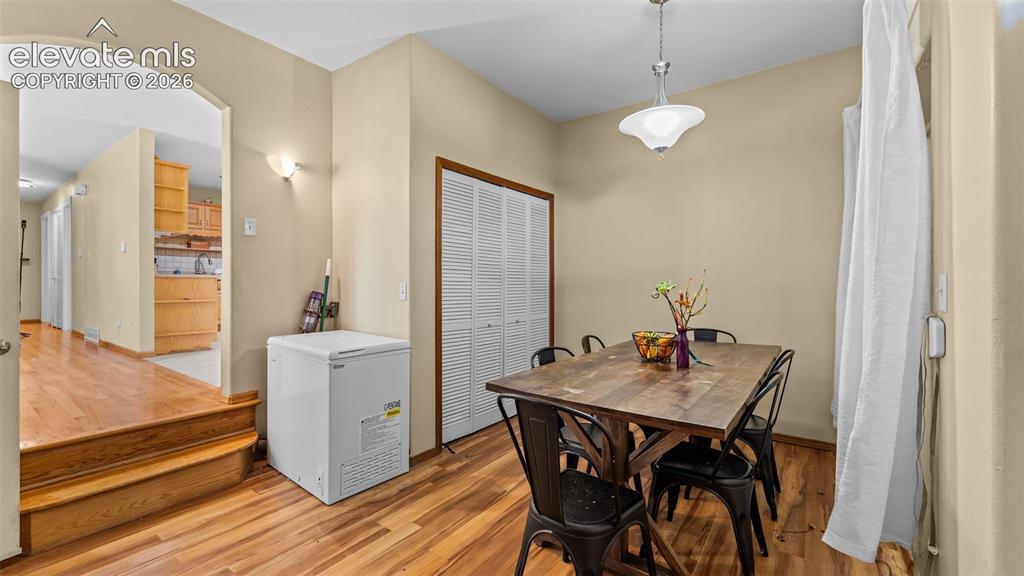 Image 10 of 33: Dining Area