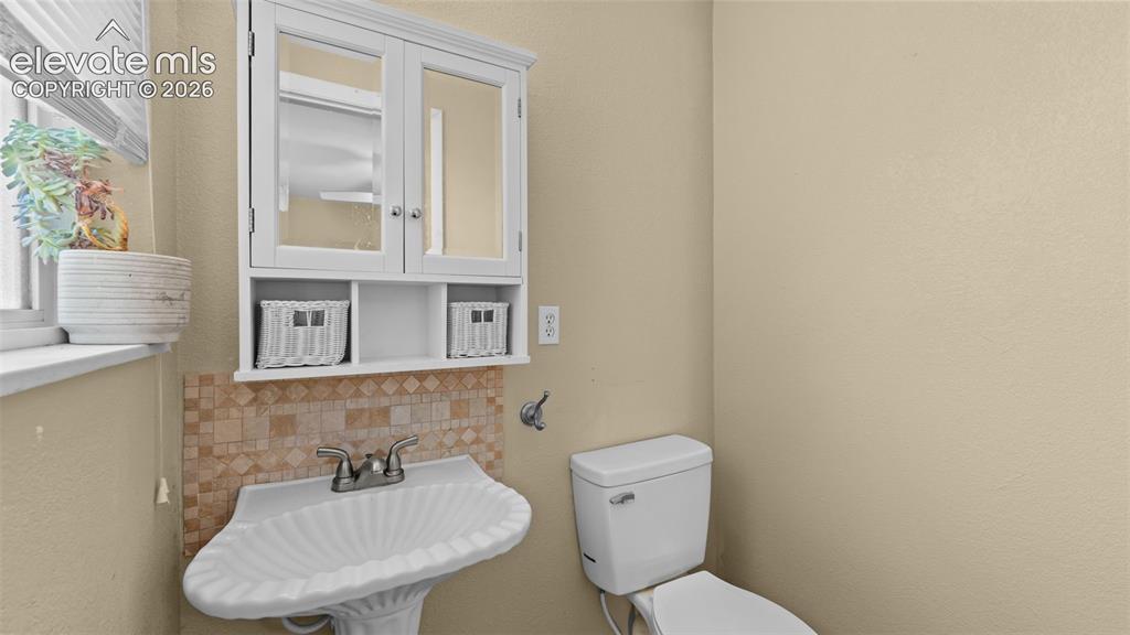 Image 13 of 33: Bathroom