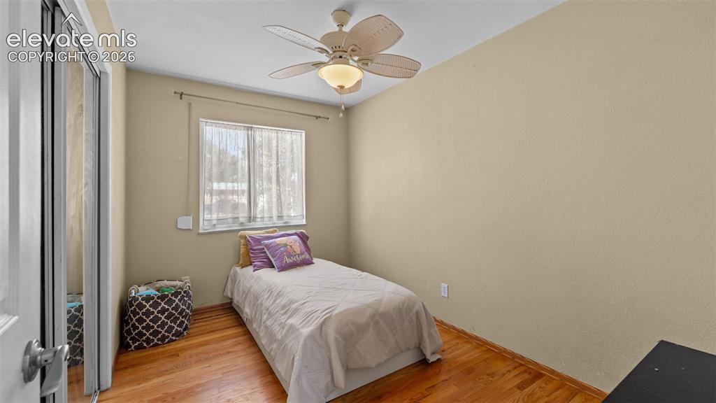Image 15 of 33: Bedroom