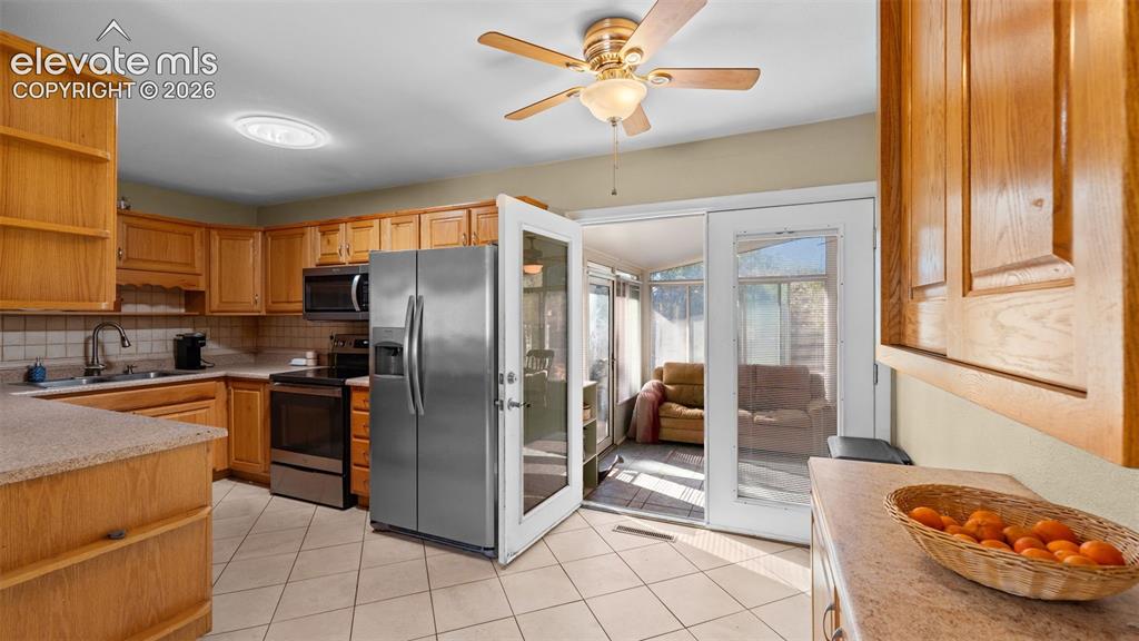 Image 5 of 33: Kitchen