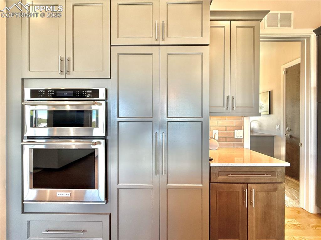 Image 10 of 36: Kitchen