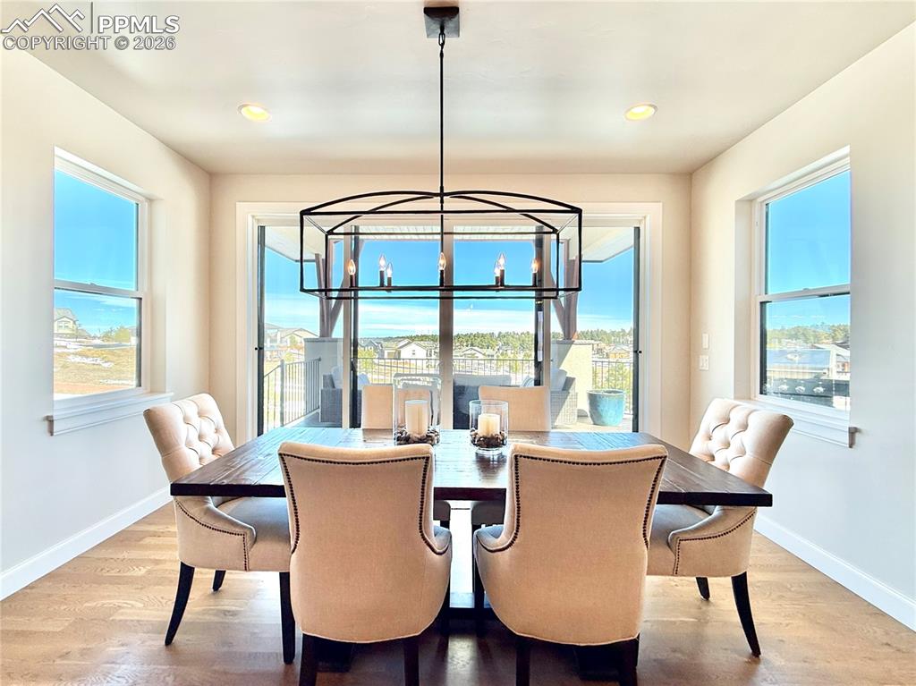 Image 13 of 36: Dining Area