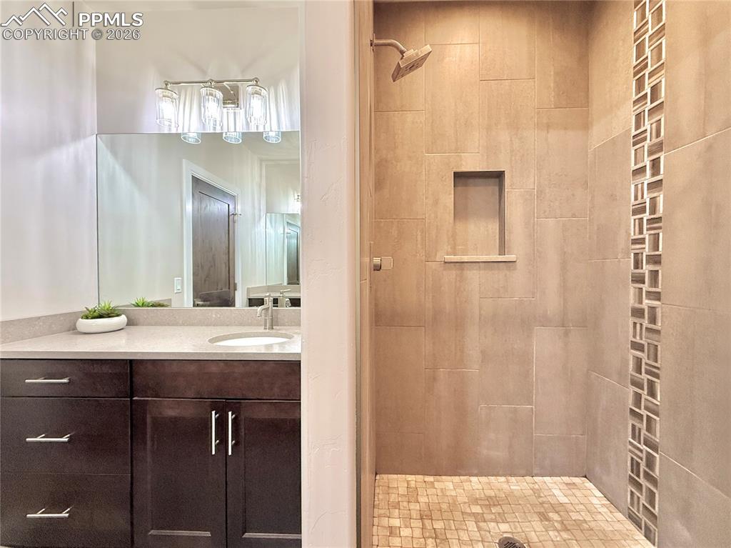 Image 29 of 36: Bathroom